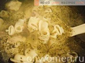 Zuppa con pasta, patate e carne