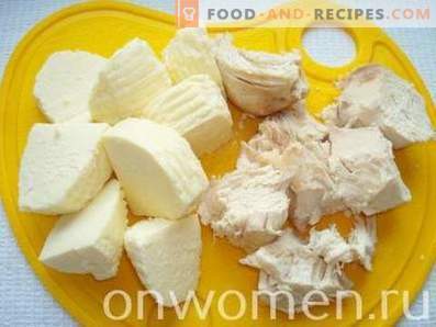 Rotolo di lavash con pollo, formaggio e cetriolo fresco