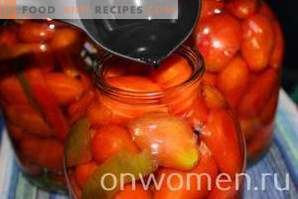 Pomodori sott'aceto con peperoni