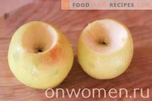 Manzanas al horno con azúcar en el horno