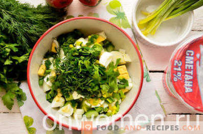Salade à l'ail des bois, œufs et concombres