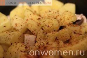 Fegato di pollo con patate e funghi in pentola a cottura lenta