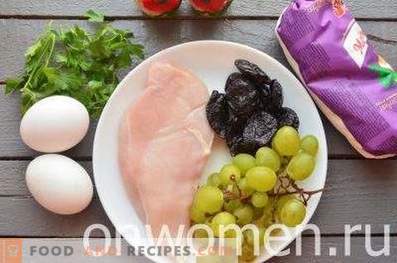 Insalata con pollo, prugne e uva