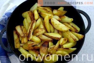 Patate fritte con cipolle, aglio e uova