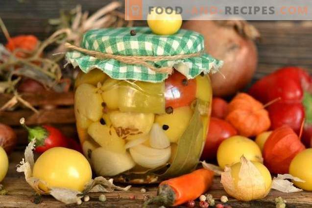 Piatto di verdure per l'inverno con Physalis, pepe e pomodori